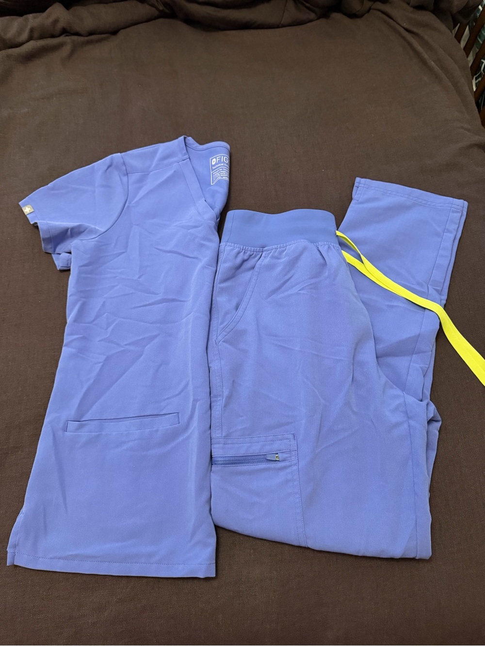 Figs Bluberry Set with Yellow Drawstring